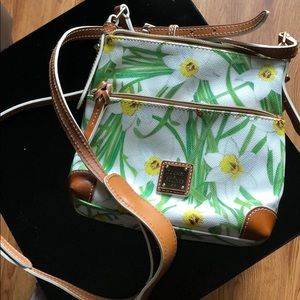 It’s a cute cross bag.